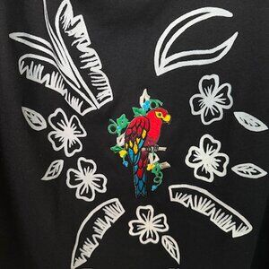 Women’s Plus Size 4X Black Parrot Embroidered T-Shirt with Shoulder Pads